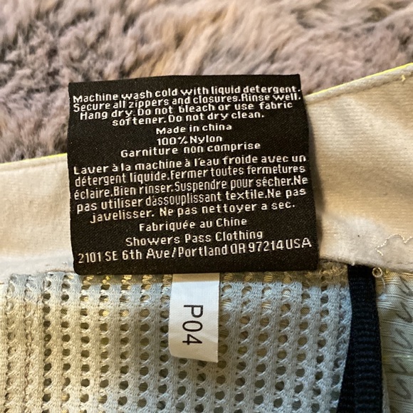 Showers Pass High Visibility Rain Cycling Jacket - Picture 9 of 16